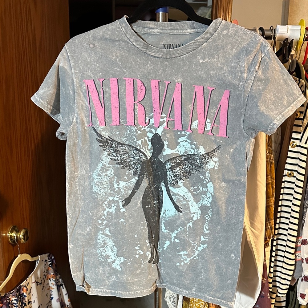 NIRVANA T-Shirt in Gray with Pink and Black Design